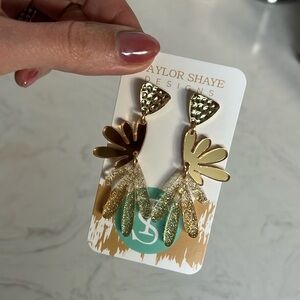 NWT Gold Francesca Drop Taylor Shaye Earrings